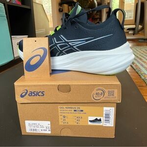 New Never Worn ASICS Gel-Nimbus 26